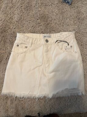 Zara White Mid-Rise Denim Mini Skirt